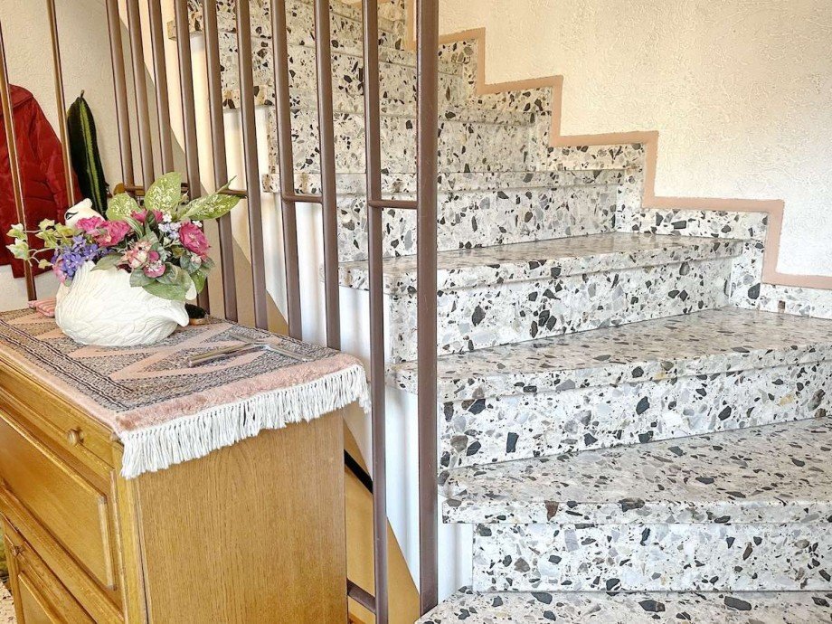 Steinzeug-Haustreppe. Reiheneckhaus Bochum