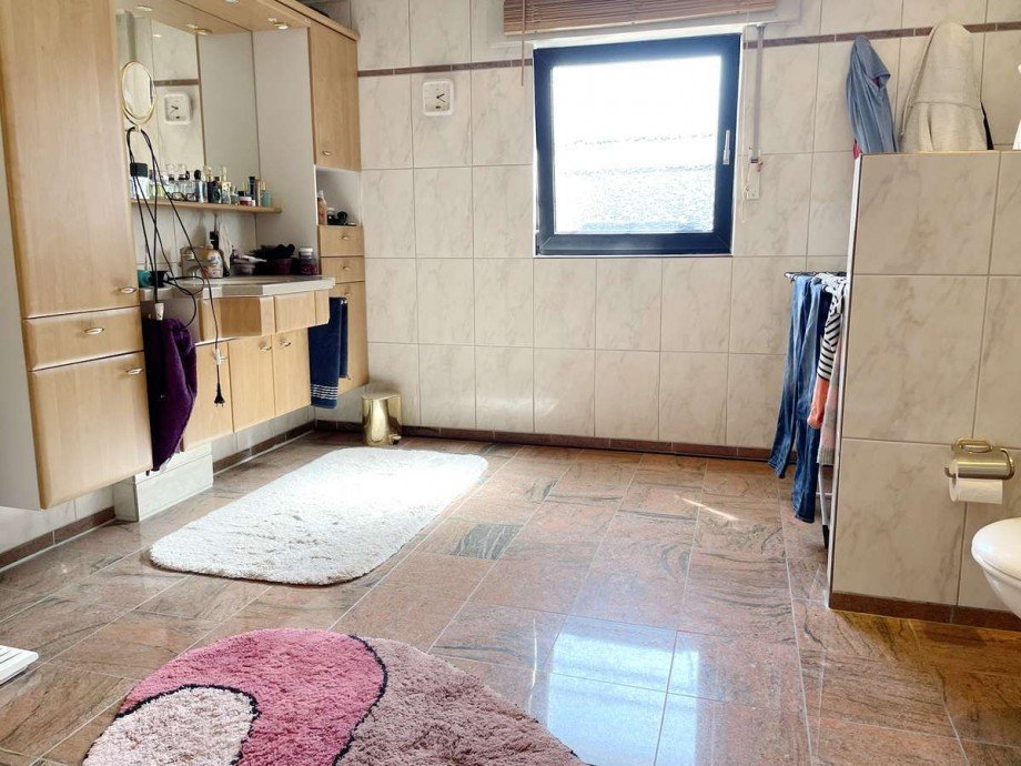 mit gr. Whirlpool + Dusche. Mehrfamilienhaus Bochum