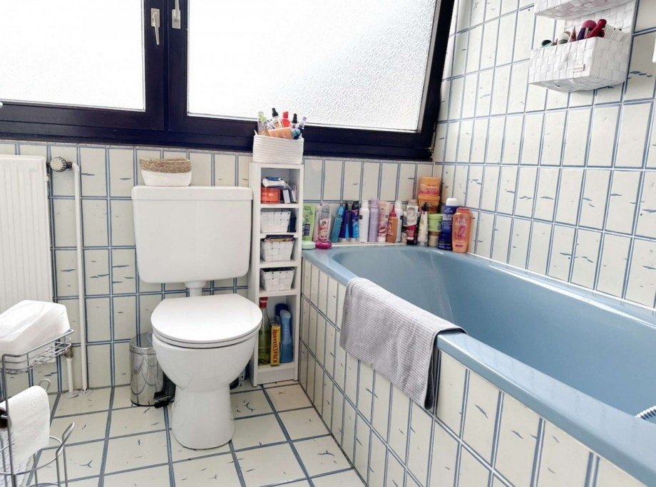 Bad mit Fenster, Wanne Dachgeschosswohnung Bochum