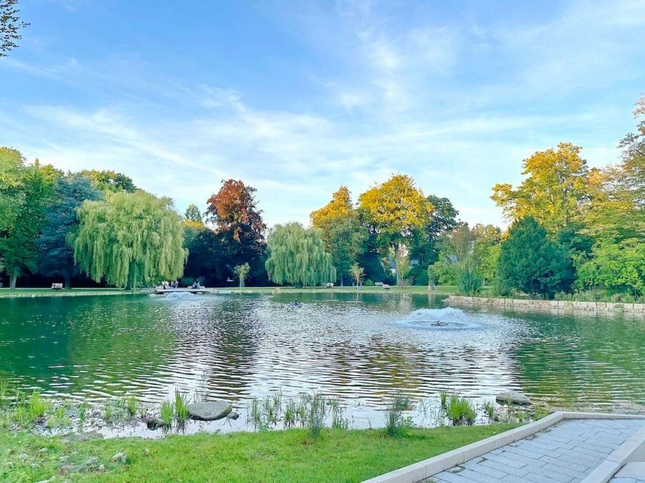 + Spielplatz sowie Teich Zweifamilienhaus Bochum