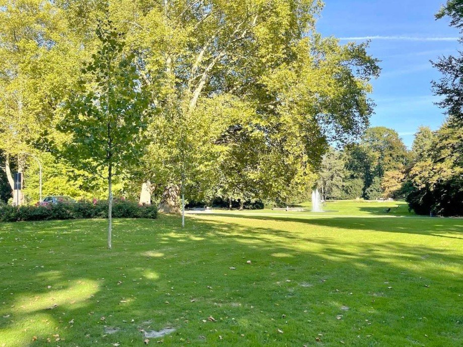 mit Storcherlebnispark + Zweifamilienhaus Bochum