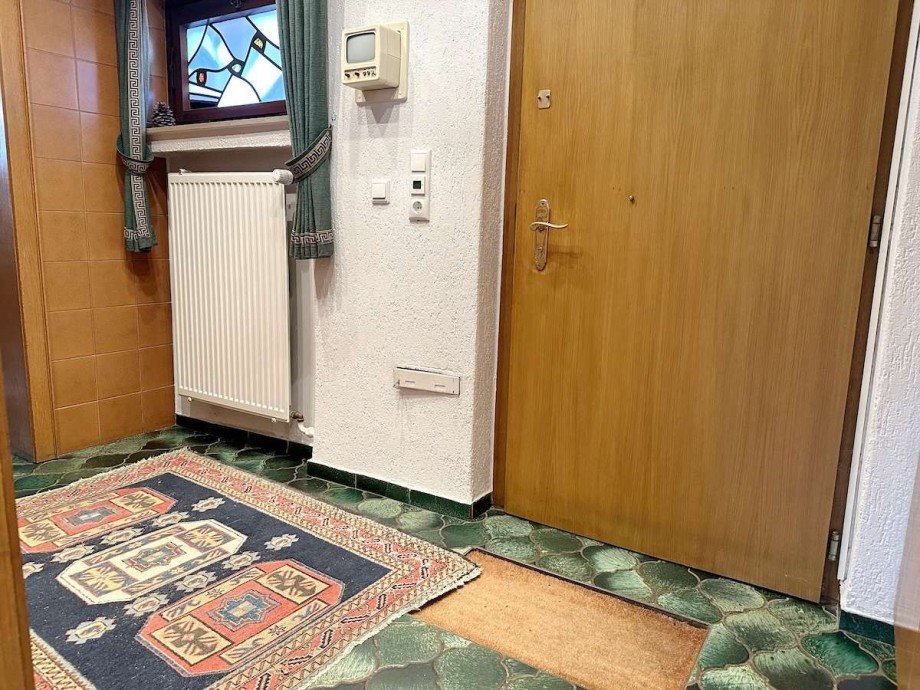 Mit praktischem Windfang, vor Diele. Einfamilienhaus Bochum