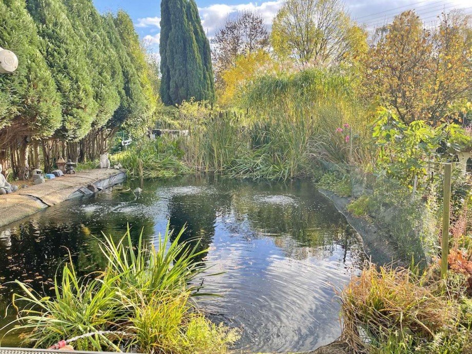 mit u. a. Schwimmteich Zweifamilienhaus Bochum