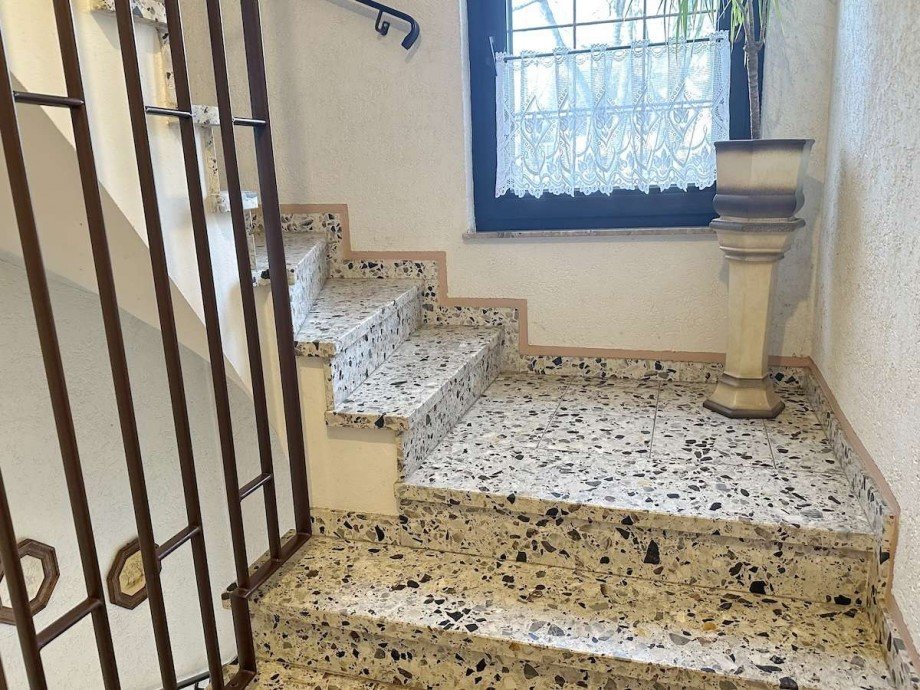 Heller Hausflur zur Reiheneckhaus Bochum