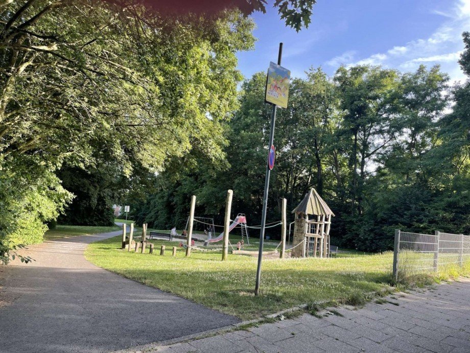 + Spielpl�tze, Zweifamilienhaus Bochum