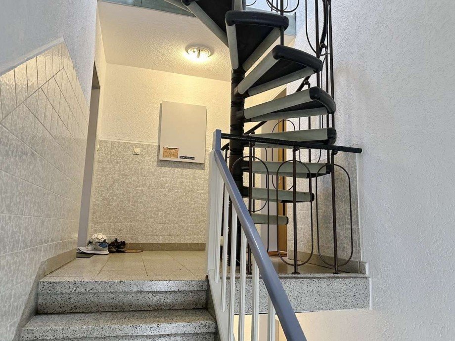 Raumspartreppe zum Spitzboden. Mehrfamilienhaus Bochum-Wattenscheid
