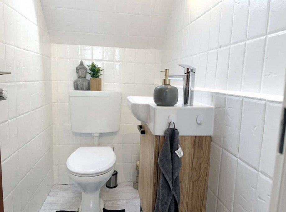 Separates G�ste-WC - mit DFF. Dachgeschosswohnung Bochum