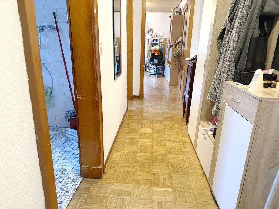 EG links: Flur Mehrfamilienhaus Bochum